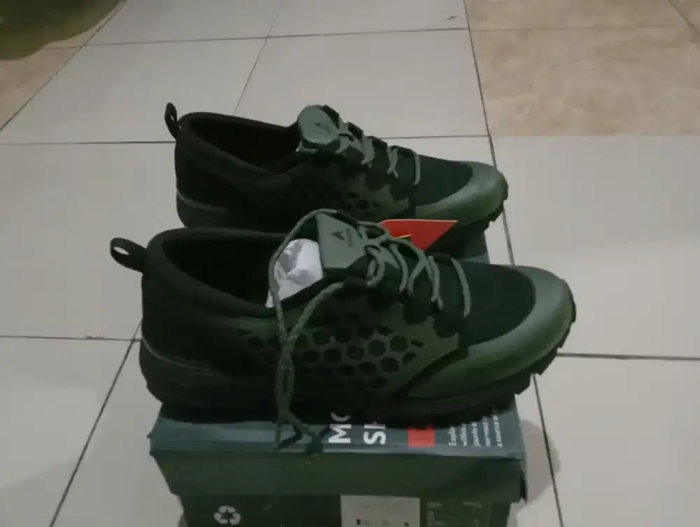 Sepatu eiger baru