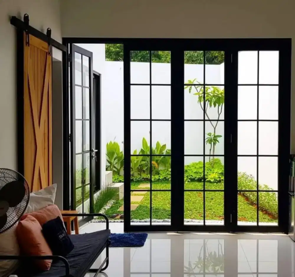 Pintu lipat aluminium plus ornament