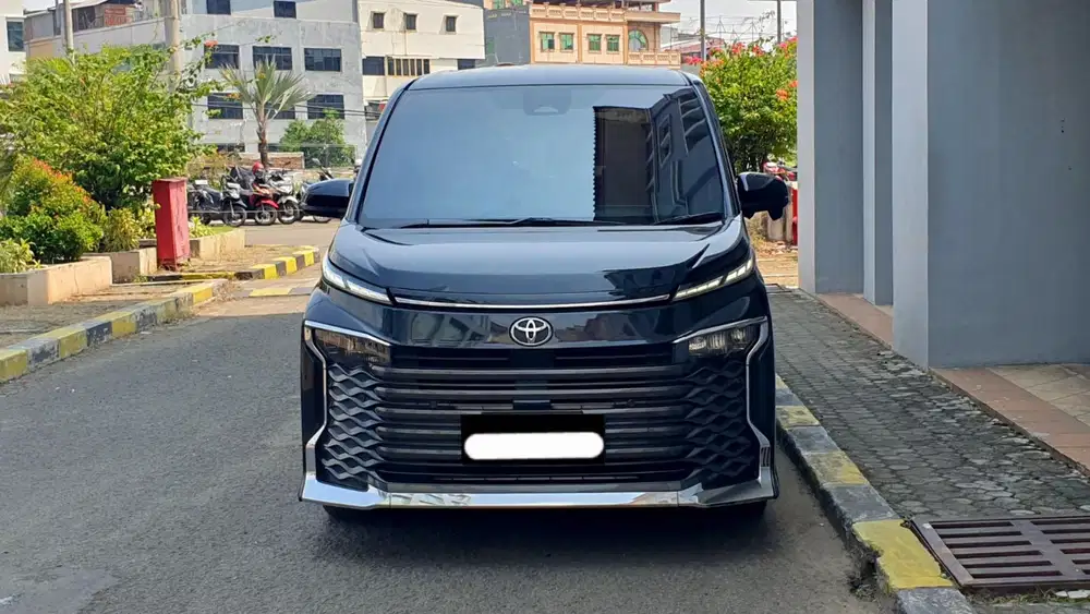 Km32rb toyota voxy cvt tss 2022 hitam