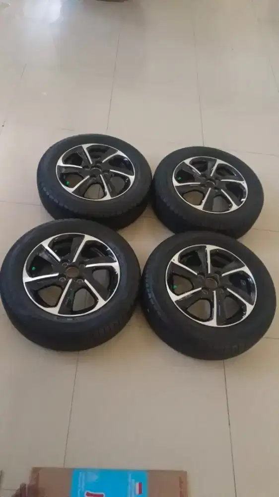 Jual velg  dan ban nya