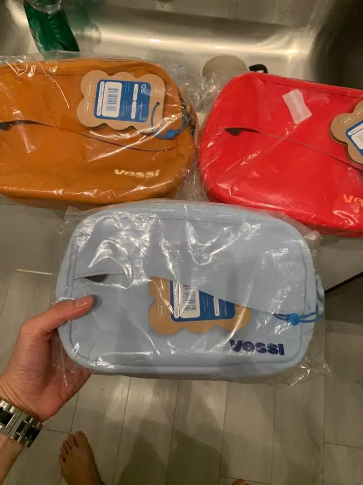 Sling bag brand VESSI dari Canada asli Waterproof