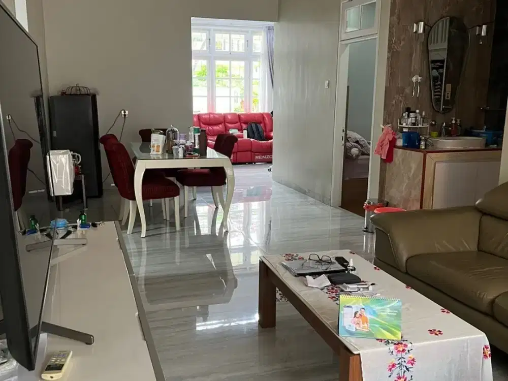 dijual murah  rumah 1.5 lantai siap huni rapi bebas banjir row jalan 4 mobil di citra 2