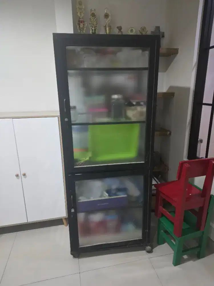 Lemari Kaca Serbaguna Sekat 4 | Harga Bisa Nego