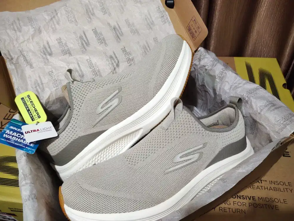 Sepatu Baru Diskon 50% - Skechers Go Run Elevate 2.0