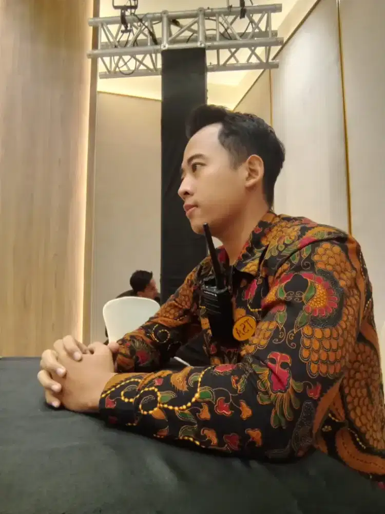 Mencari pekerjaan apa saja tapi yg di utamakan pengamanan