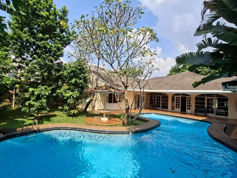 Dijual - Rumah Lokasi Strategis dan tenang di Bangka, Kemang.