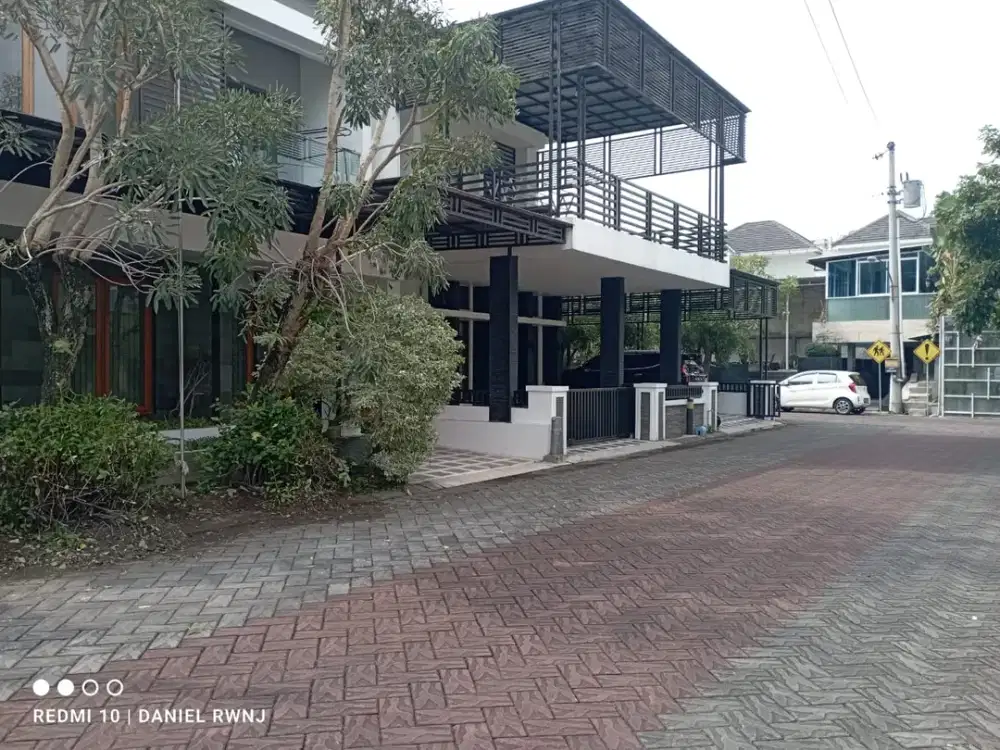Dijual Rumah Mewah 2 Lantai di Perumahan Elite Pondok Permai Kadipiro