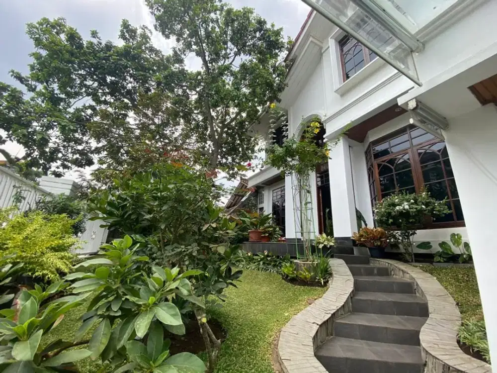 Y. DIJUAL RUMAH MEWAH GEGERKALONG PERMAI BANDUNG UTARA