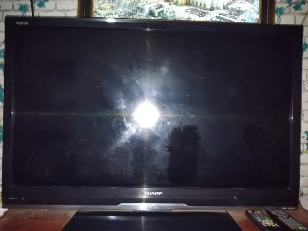 TV LCD SHARP LC32LE340M, Kondisi Normal Mulus Hanya Kotor Saja