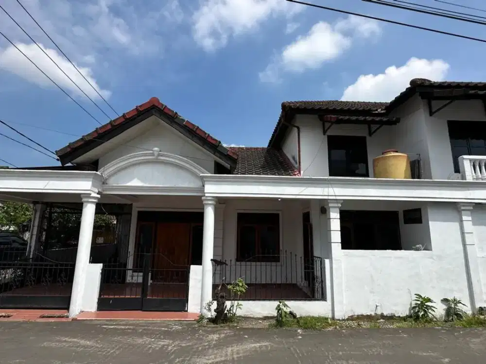 Dijual rumah sudut lokasi di pusat kota dekat hotel Amaris Demang lebar daun Palembang