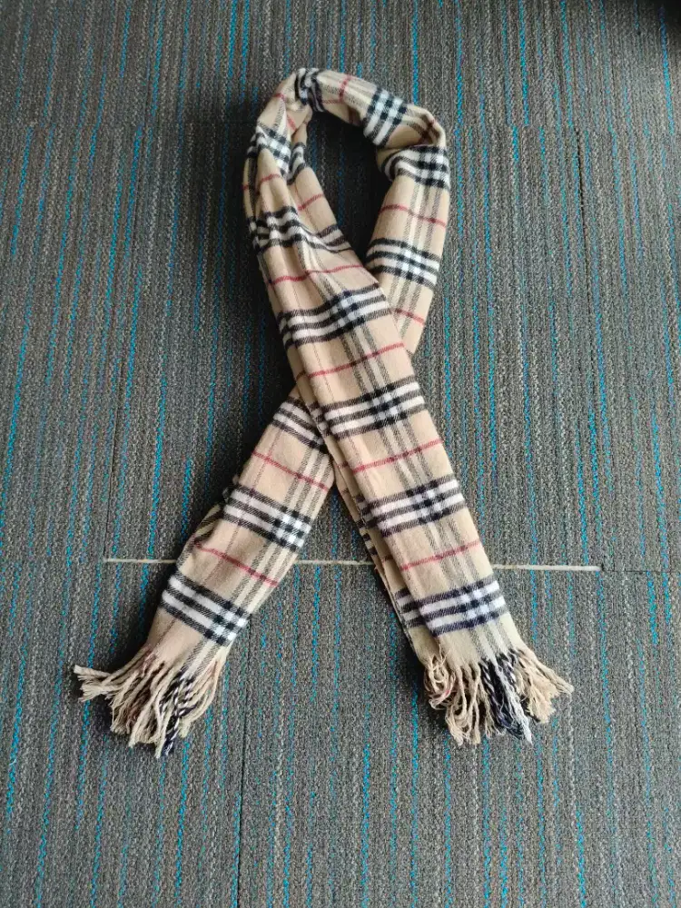 Burberry scraf original asli