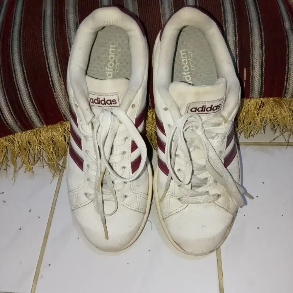 DI JUAL SEPATU ADIDAS