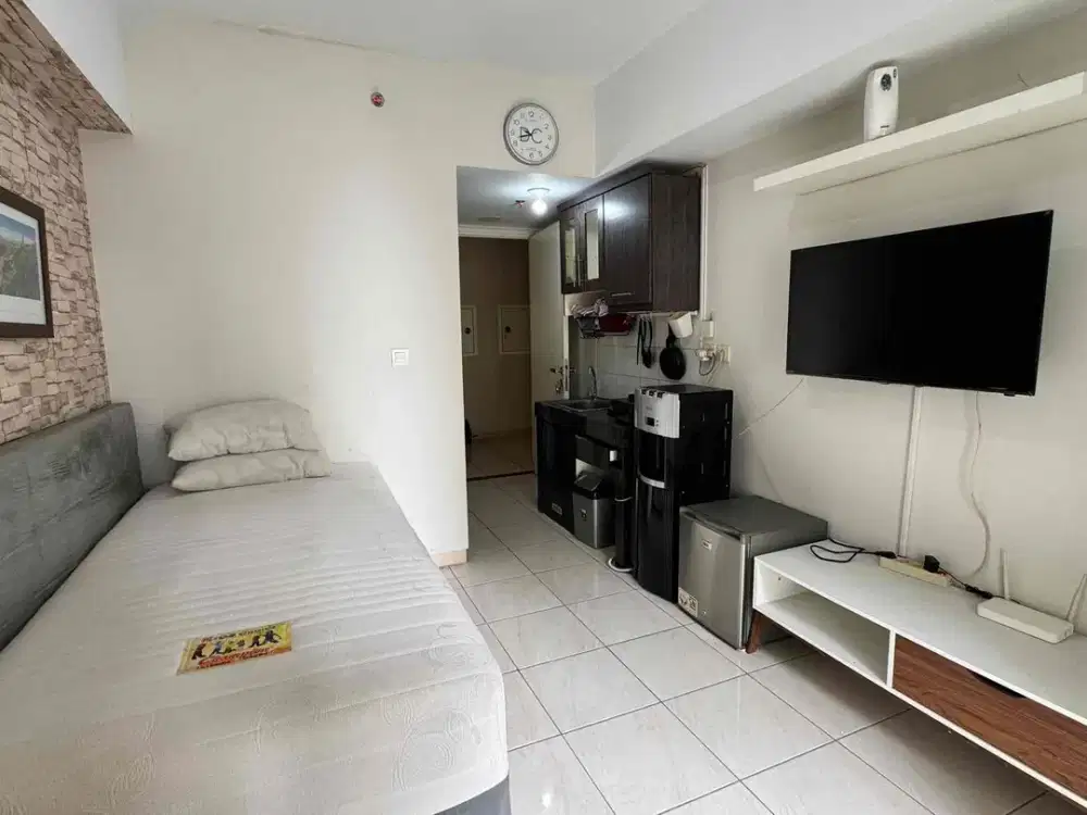 Dijual rugi Apartemen Springlake Summarecon Bekasi Studio Lantai rendah View Kolam dan taman