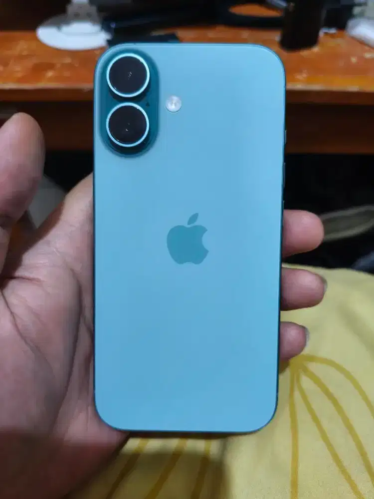 iPhone 16 128GB Garansi sampe Agustus 2026