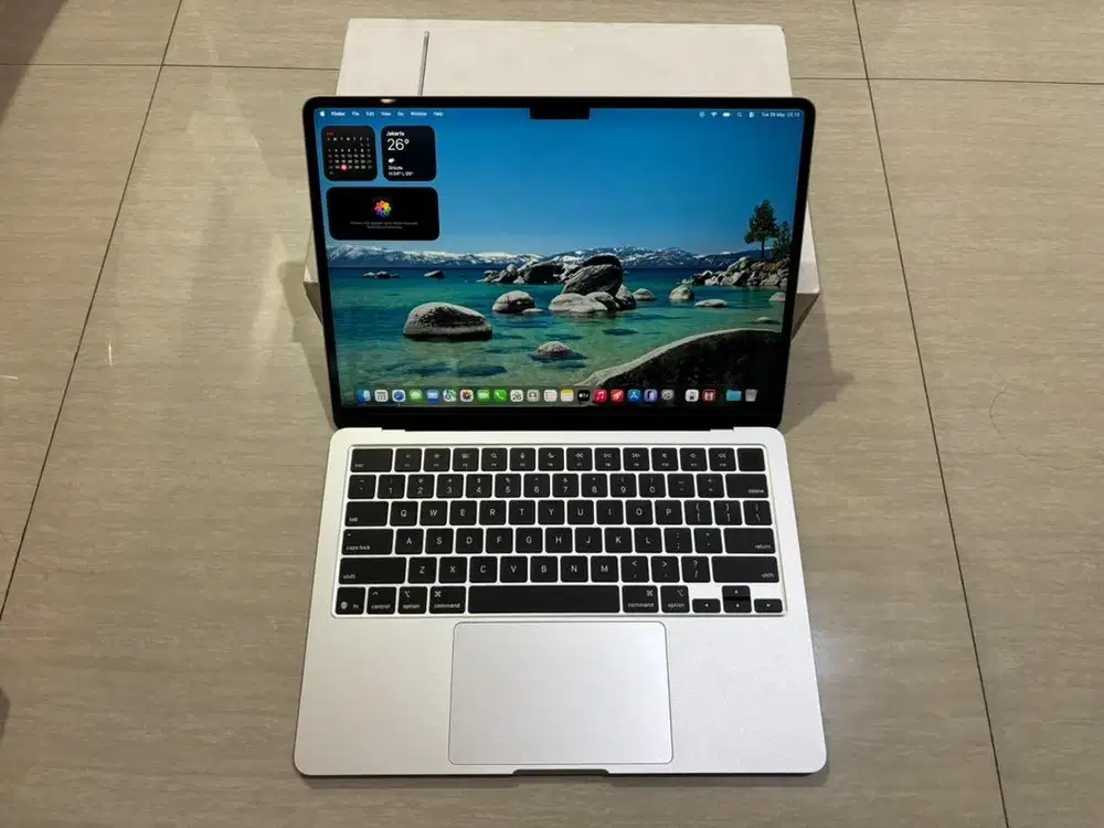 CC 3 Macbook Air M4 13 Silver 16/256GB garansi resmi 2027 blibli ibox