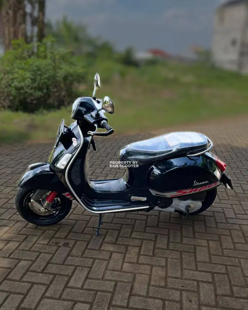 JUAL MURAH VESPA GTS 150 3V 2016 MULUS
