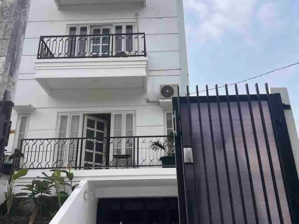 Rumah minimalis 2 lantai 1.9 M ada taman luas roof top basement di cirendeu dekat Lebak bulus jaksel