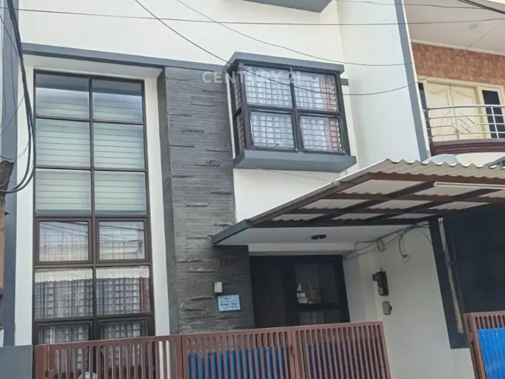 Rumah Siap Huni 3 Lantai Di Taman Ratu Flamboyan Jakarta Barat