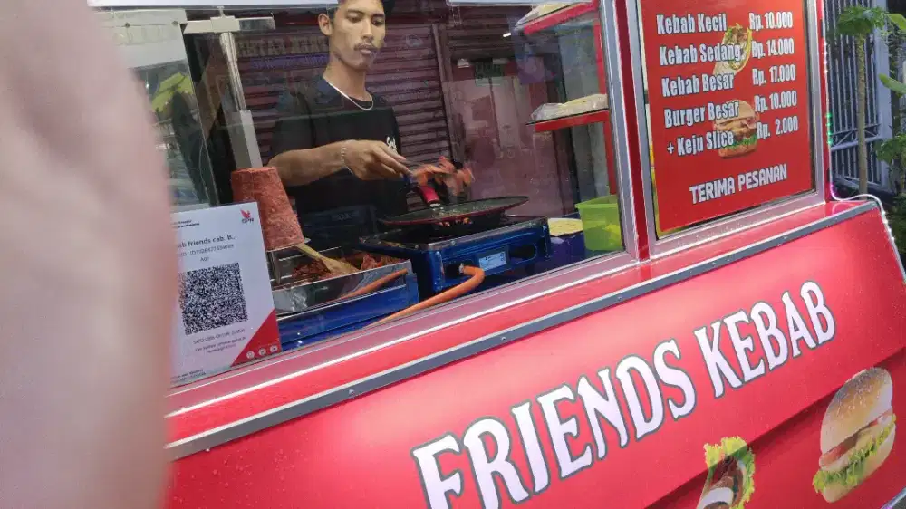 Butuh tenaga buat stand kebab