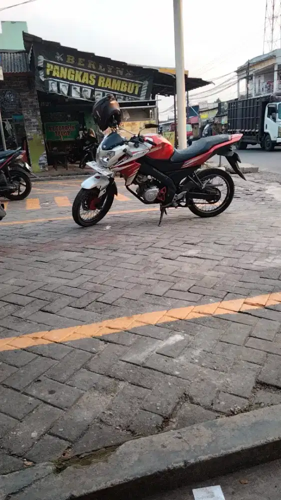 Jual cepat New Vixion velg ada dua set
