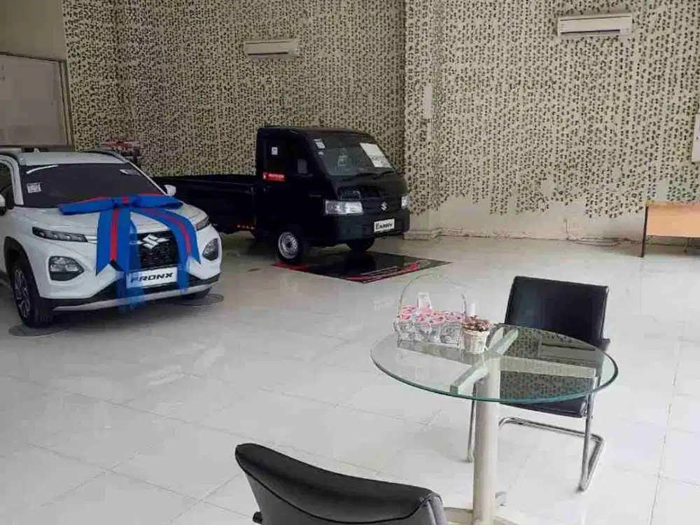 Disewakan Ruang Usaha Ex Showroom di Manyar Kertoarjo. Lokasi Nol Jalan.