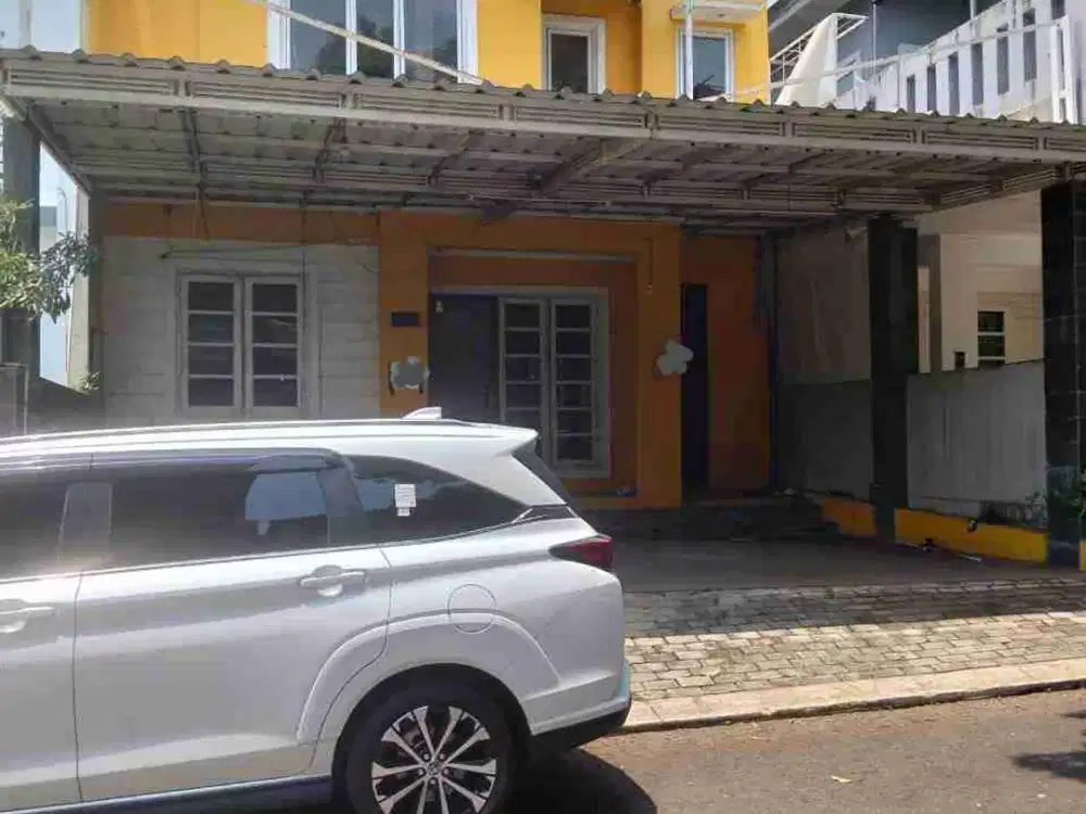 Dijual rumah under renovation di kota wisata 
View depan Taman