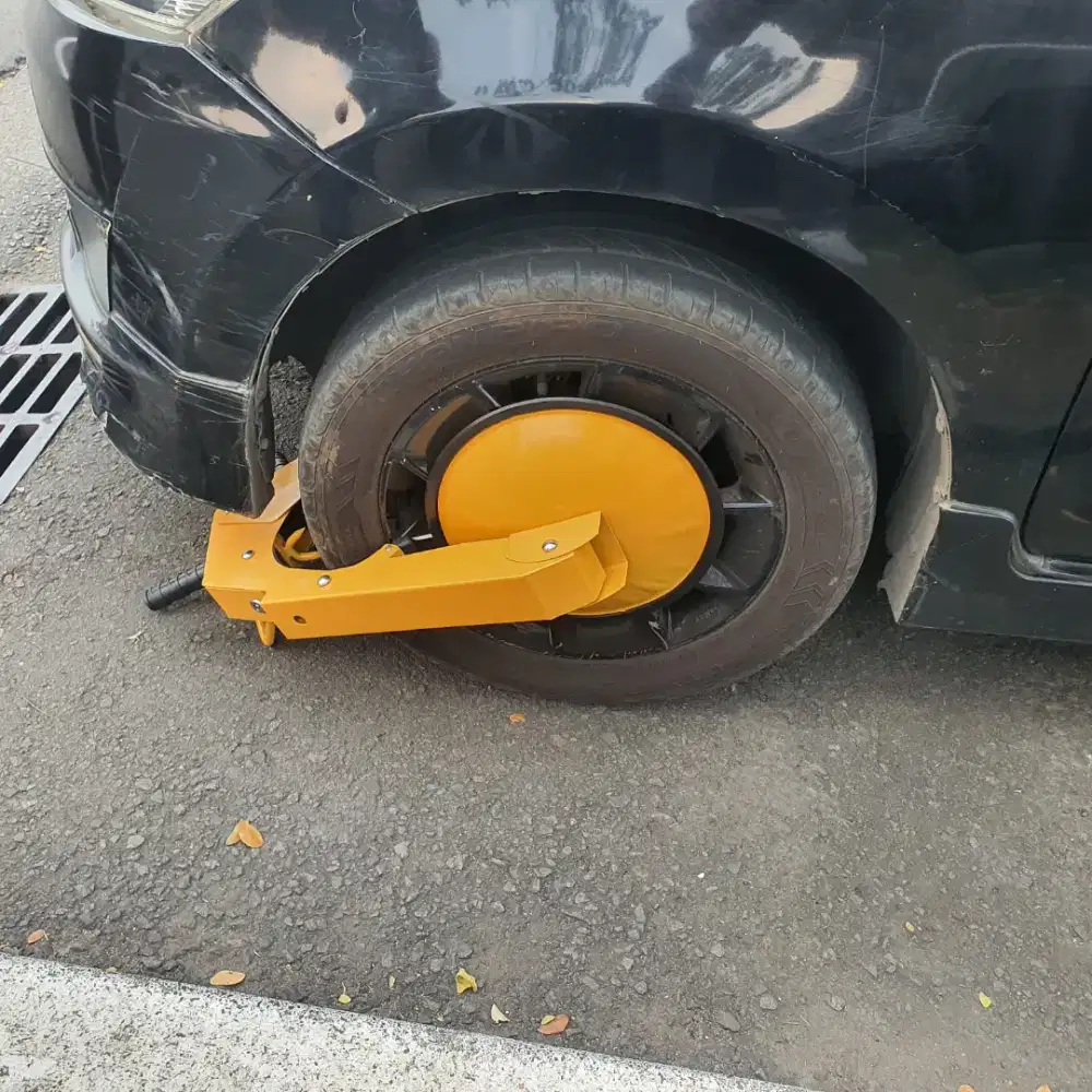 Gembok roda mobil
