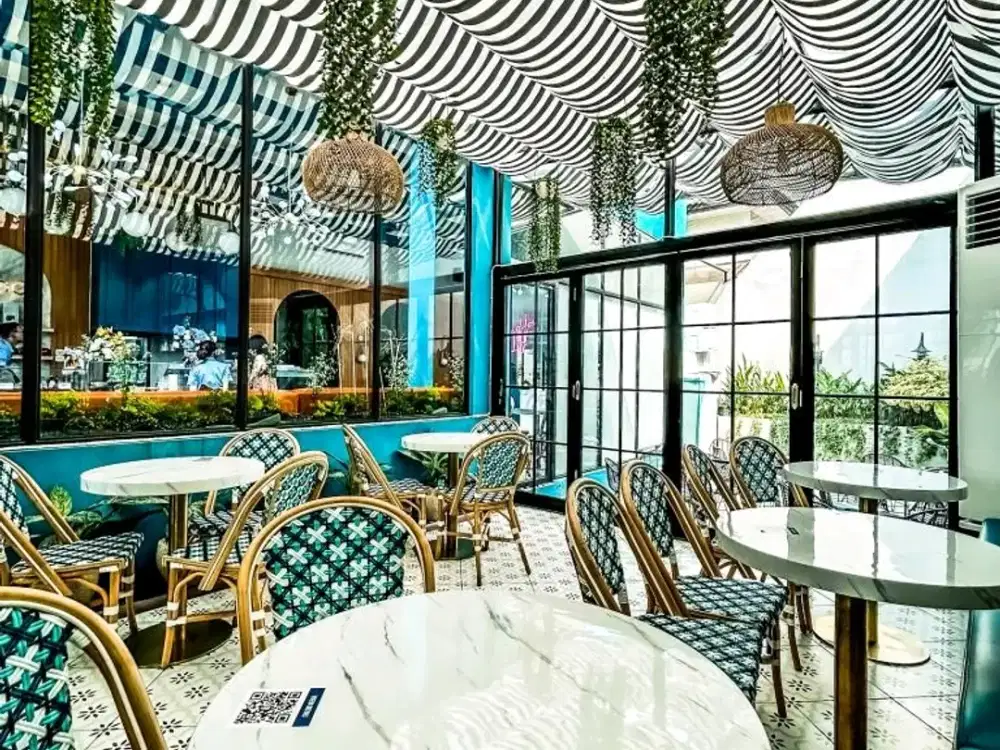 Disewakan Bangunan Komersial Citraland Cocok untuk Cafe Resto 1 Lantai Luas 210m Surabaya Barat
