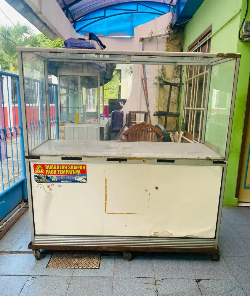 Roda Etalase Kaca Jualan