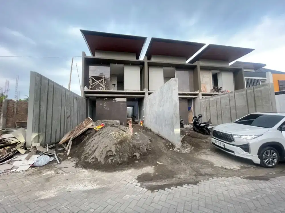 Dijual Rumah Mewah Full Furnished dengan Private Pool di Jalan Kaliurang