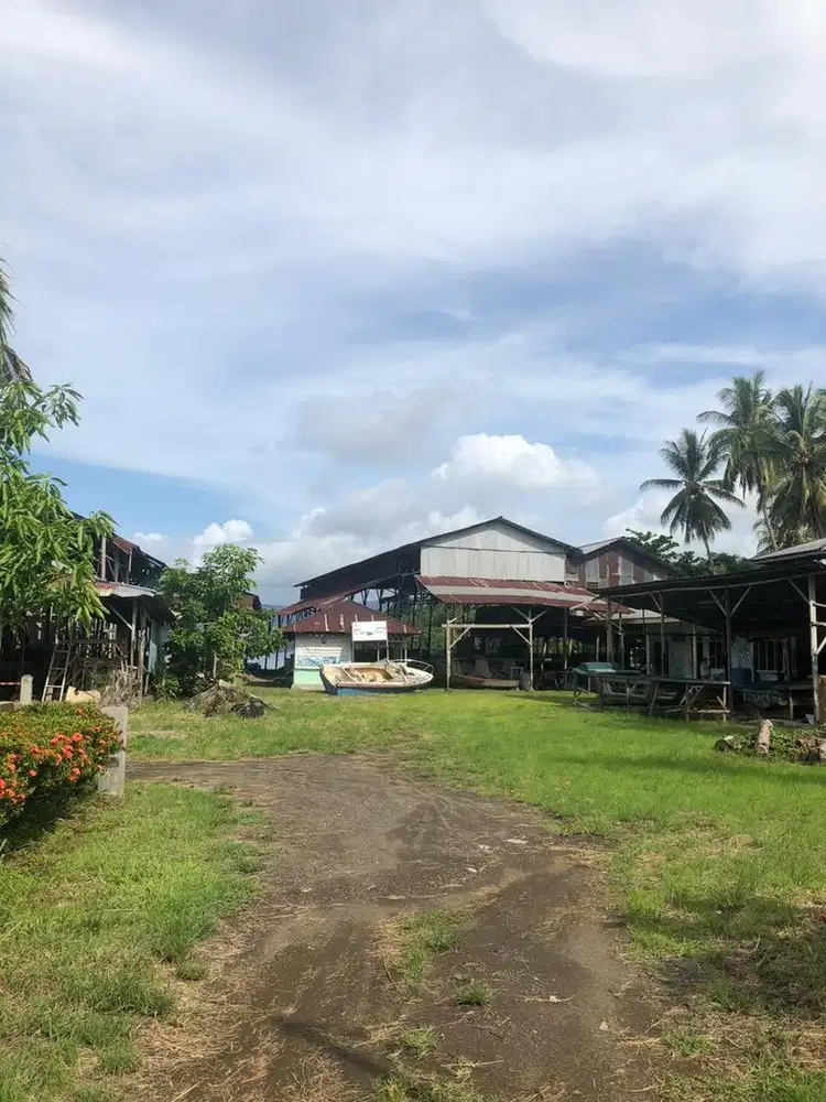 DIJUAL CEPAT TANAH DAN BANGUNAN PINGGIR PANTAI