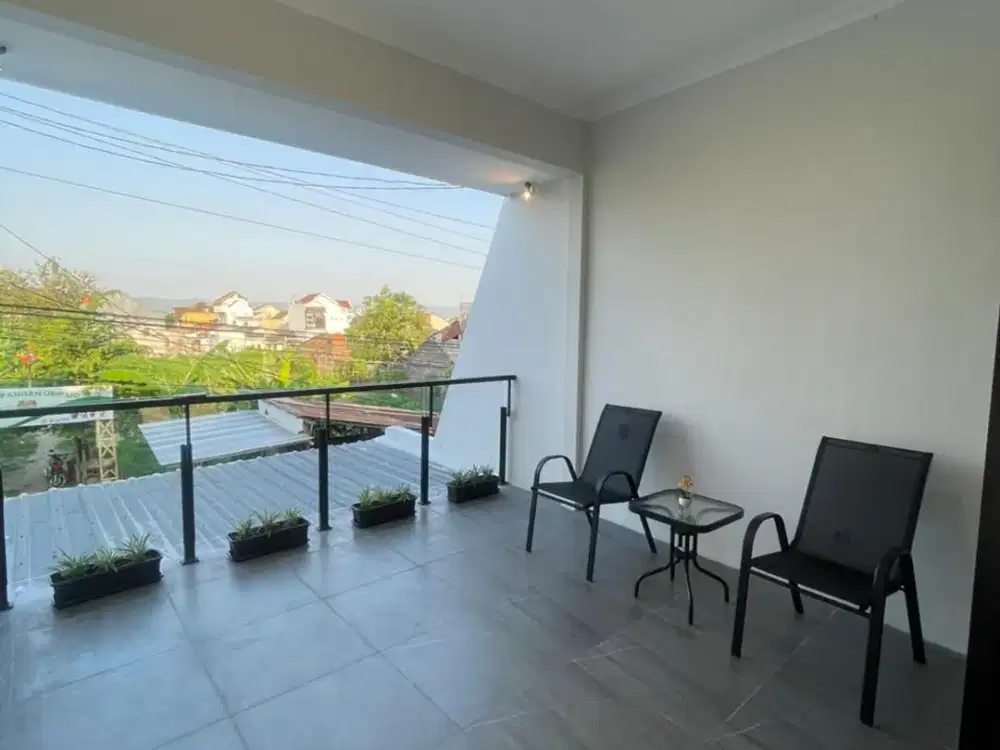 Dekat Malioboro, Kraton, Pusat Bisnis-Yang Jauh Tinggal Keraguan Anda. Balkon Luas, Seara Cafe Pribadi