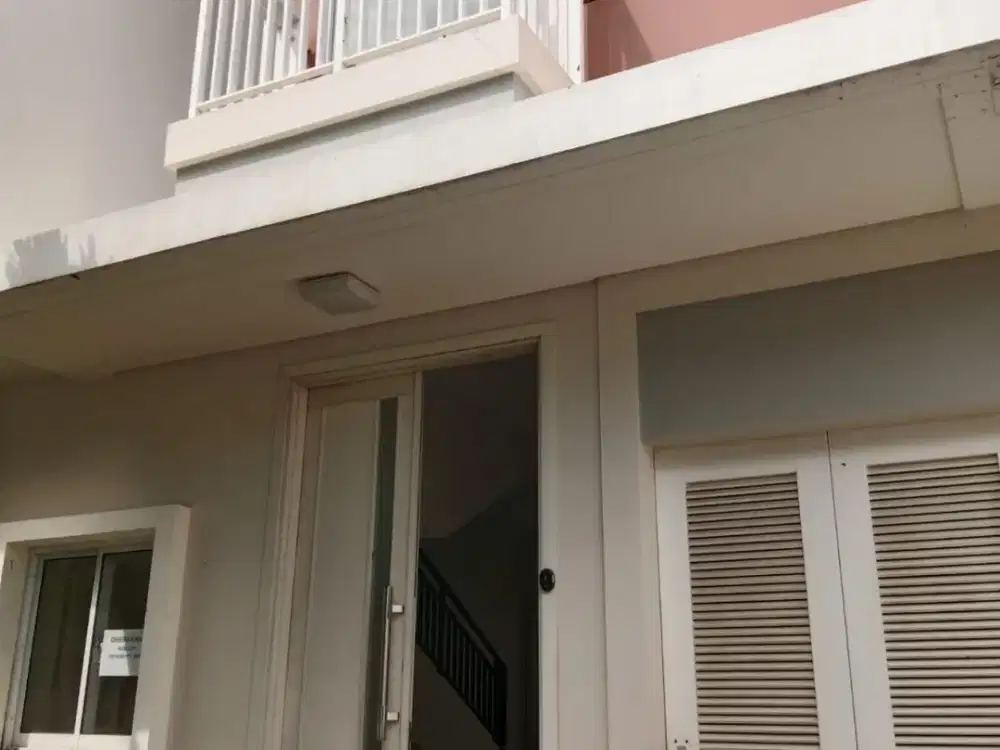 Y. DISEWAKAN RUMAH SUMMARECON BANDUNG CLUSTER AMANDA MALL, TOL GEDEBAGE