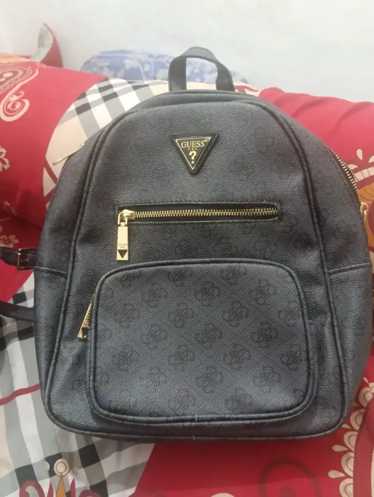 Tas Guess ransel