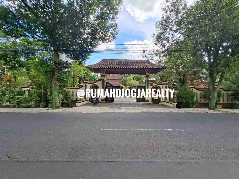 Tanah Strategis Bonus Bangunan Joglo Etnik Jawa Di JL. Magelang km 6 Sleman