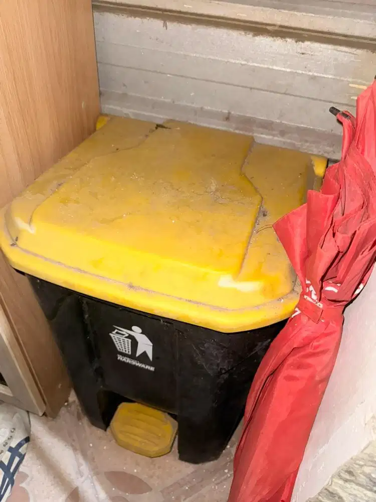 Tempat sampah krisbow