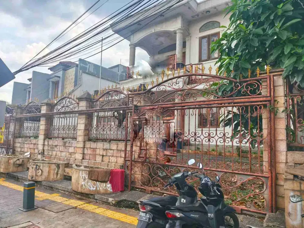 Rumah 2 Lantai Pinggir Jalan Raya Tebet Jakarta Selatan