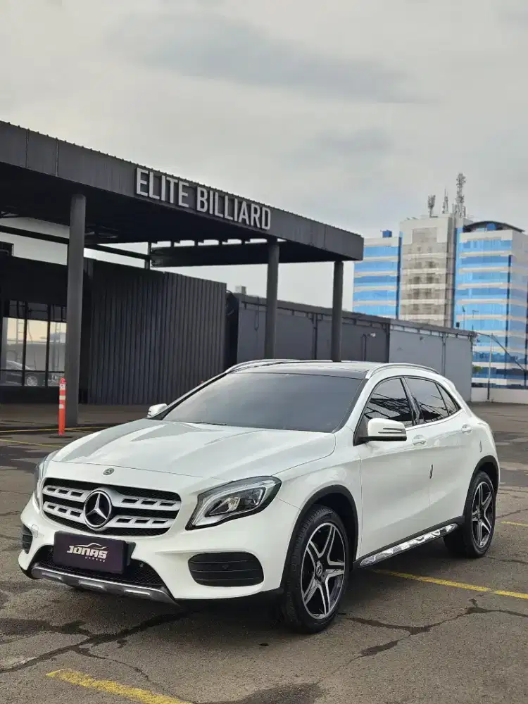 Mercedes-Benz GLA200 Sport 
White On Black Facelift