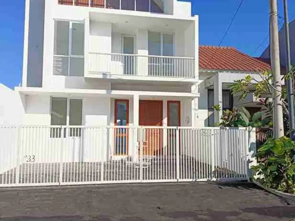 Rumah Flamboyan Di Cluster Premium Tanjung Sari Asri Residence Antapani. Posisi Hook Parkir Luas