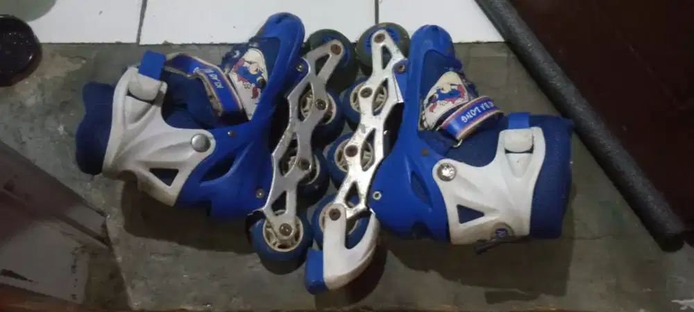 Sepatu roda anak