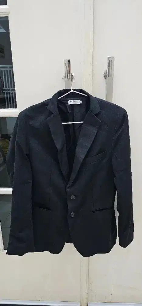 Jual jas hitam sama celana panjang, good quality.