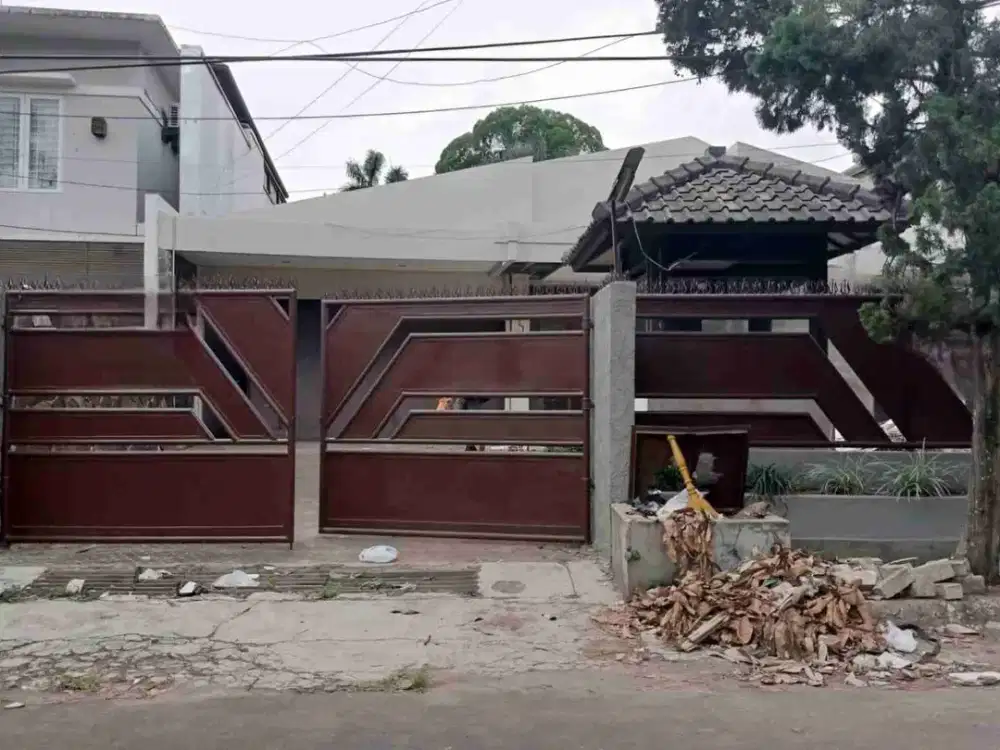dijual rumah besar terawat setra sari bandung murah