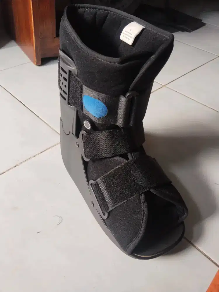 Sepatu patah tulang kaki, sepatu terapi patah tulang