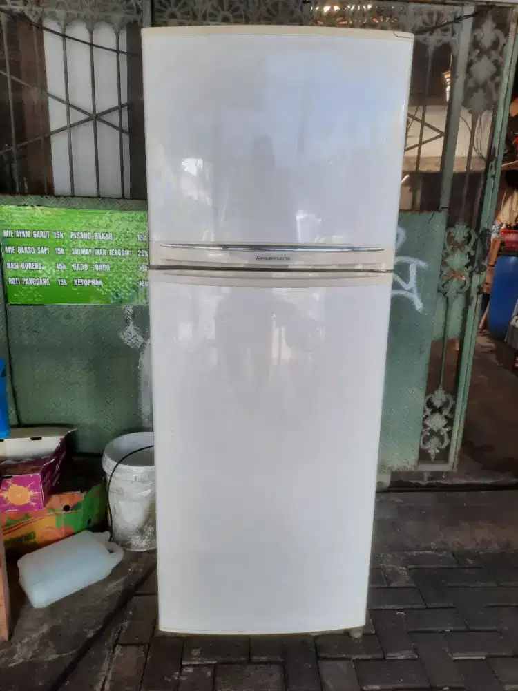 Kulkas 2 pintu merk Mitsubitshi