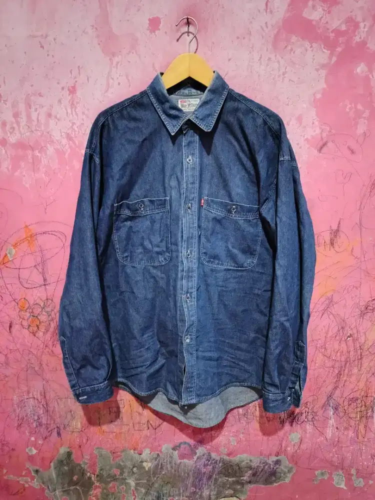 Bismillah, dijual kemeja panjang Jeans Levi's