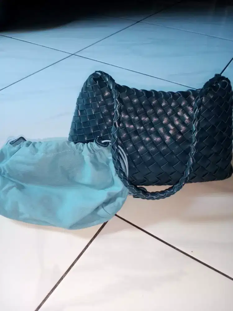 Tas anyam navy baru