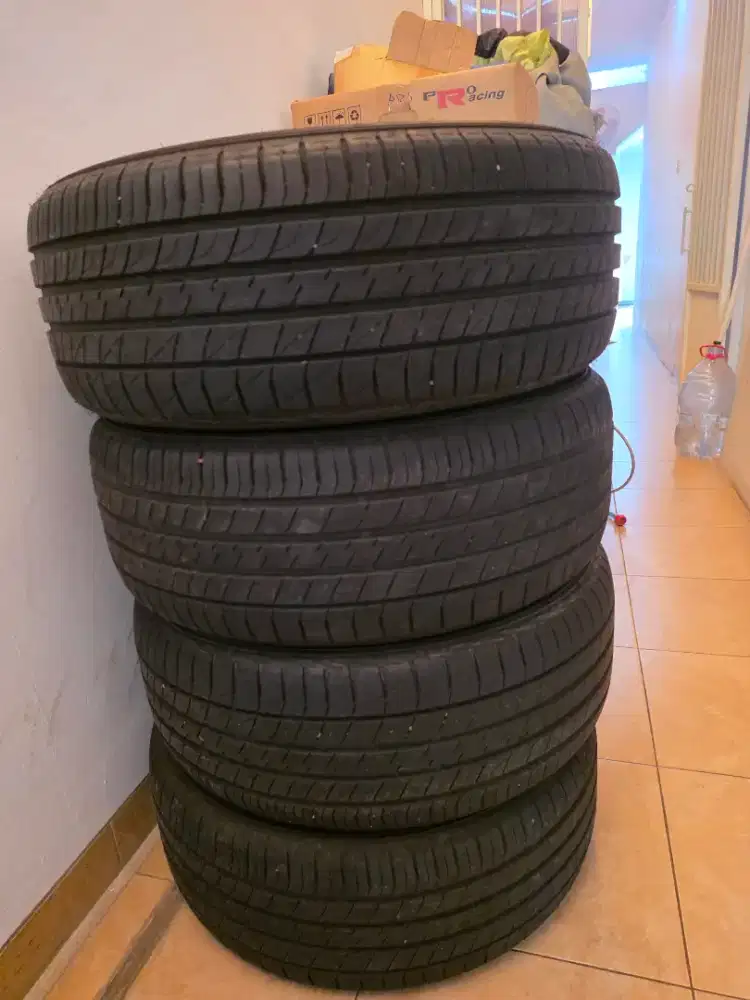 Ban dunlop r18/235/55 90% nik 2025