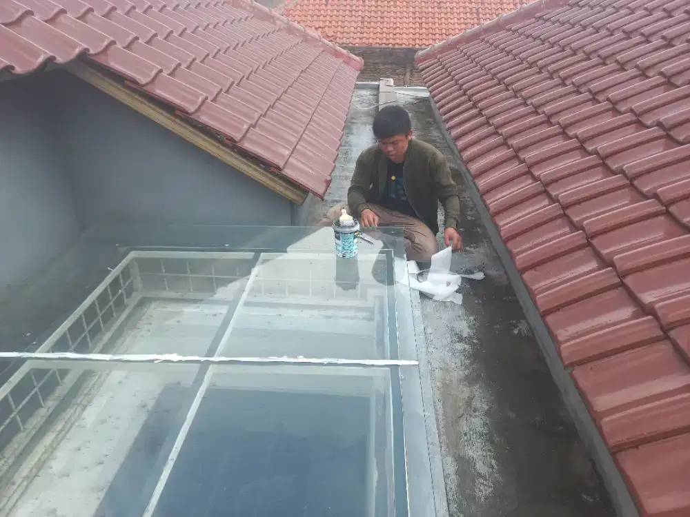 Tukang perbaikan atap bocor,dag,talang,kanopi,renopasi dll