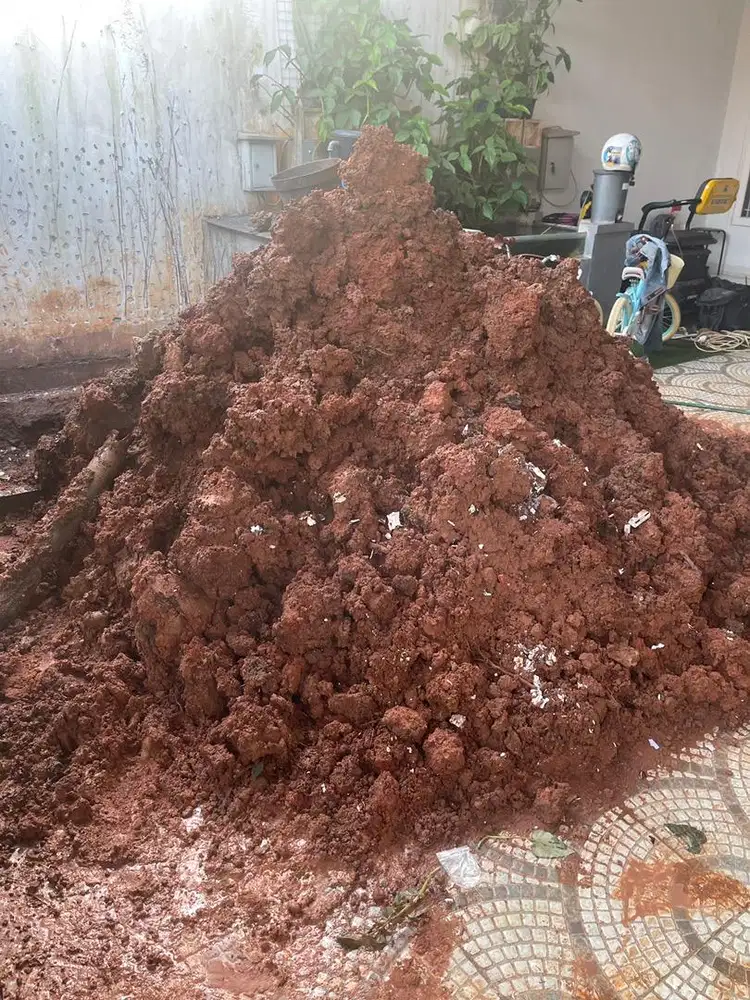 Ambil tanah liat puing gratis hari ini