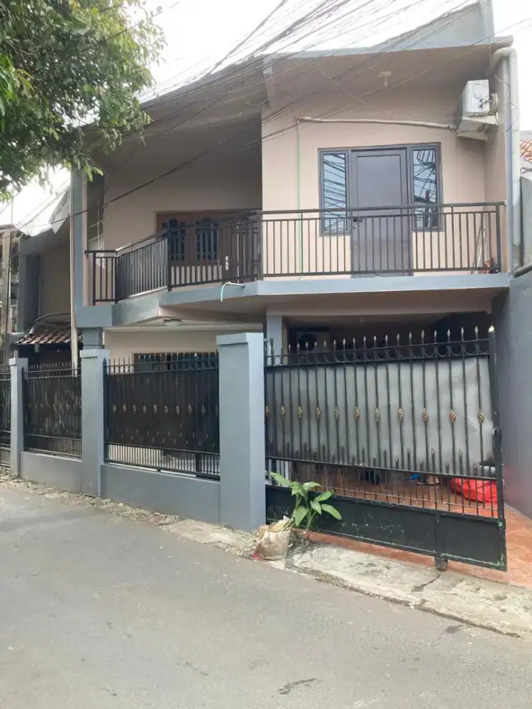 Di jual rumah 2 lantai harga terjangkau